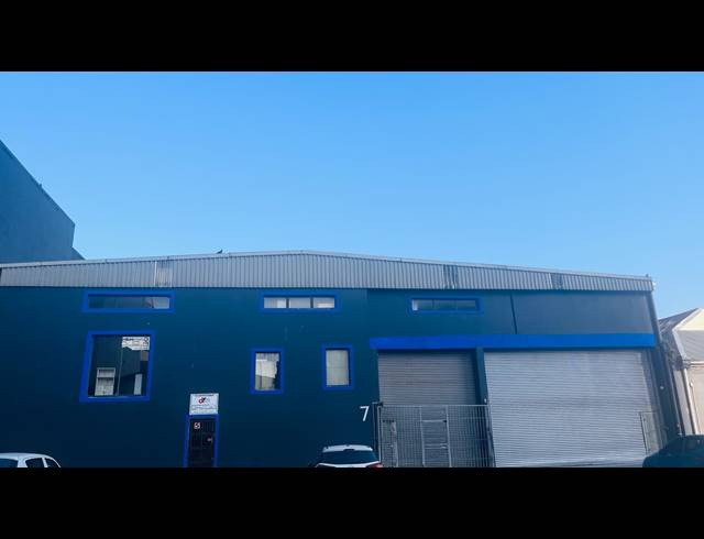 1,400M² WAREHOUSE FOR SALE IN NORTH BEACH